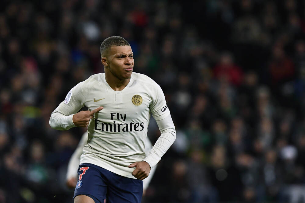 中国手游厂商上月全球收入激增，米哈游《崩铁》重返苹果前八